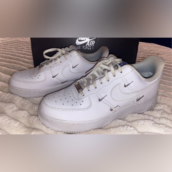 Nike Air Force 1 Low ‘07 LX White Sisterhood CT1990-100 Women’s 8.5 With Box - Picture 2 of 16